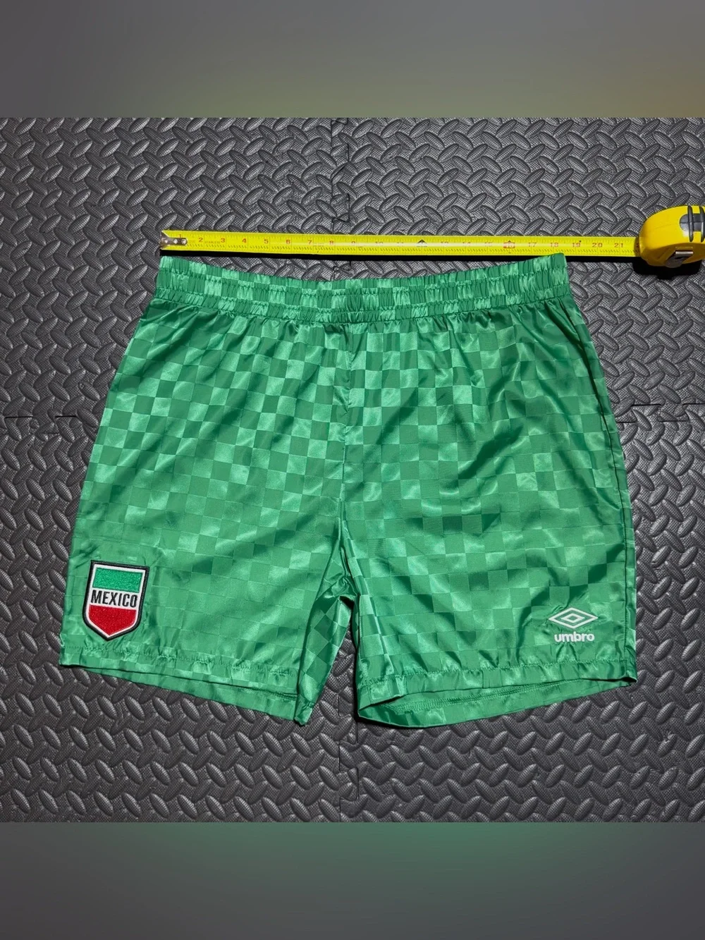 Umbro Mexico Soccer Checkered Shorts Green Vintage Style Shiny Mens Large NEW